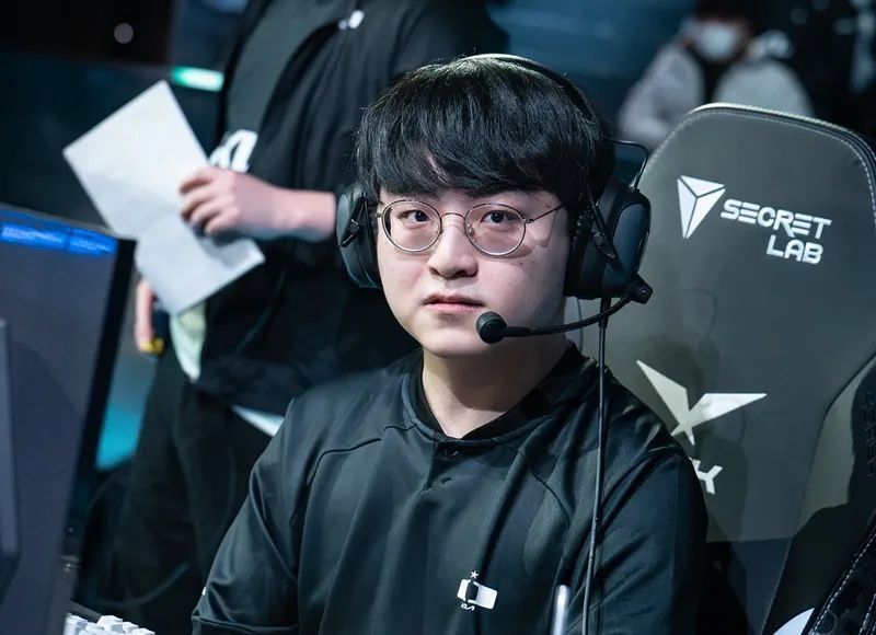 Scout在DWG比赛中晋级下一阶段,刷新纪录引发热议!